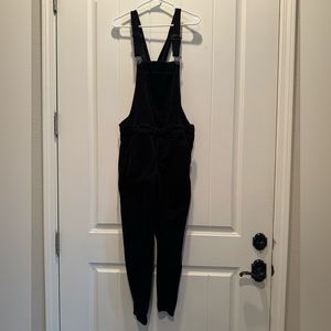 Old navy overalls size small, color is black
